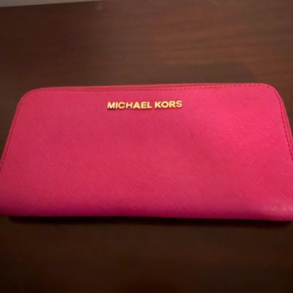 Michael Kors Fuchsia Wallet